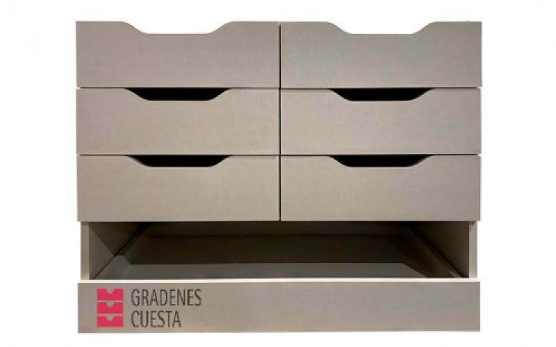 Cajonera con dos columnas de tres cajones paralelos y uno grande doble en la parte inferior
